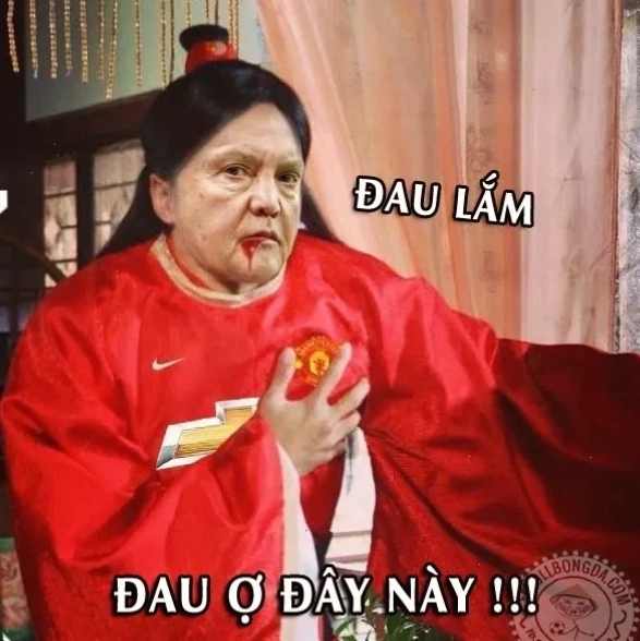 Đau ở đây này meme buồn Cảm xúc khi thất tình