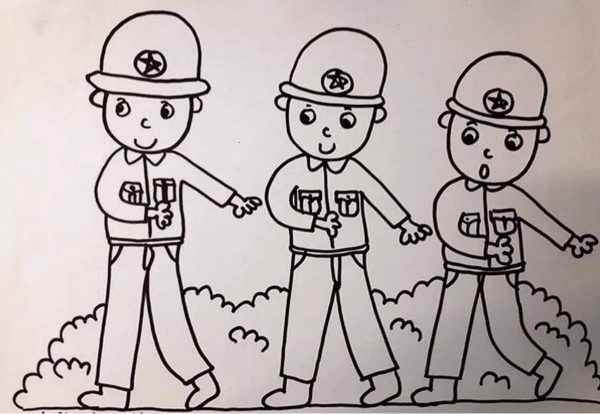 Chú bộ đội với tàu chiến