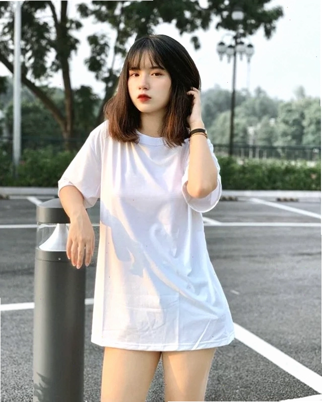 Cô gái bên hoa làm hình nền girl xinh 4k cho iphone