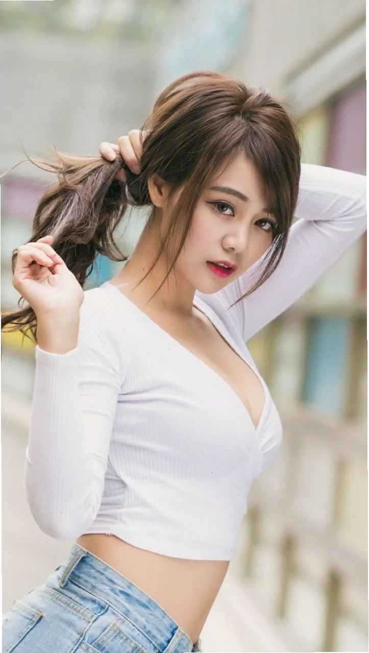 Cô gái ngồi vespa làm hình nền girl xinh 4k cho iphone