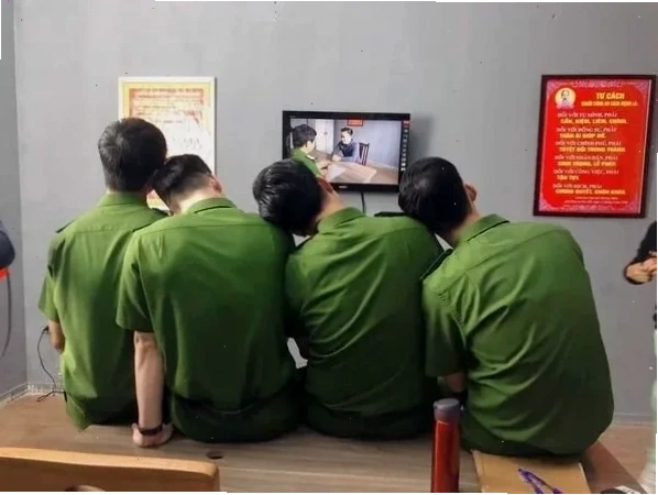 công an đánh đàn công an đánh đàn meme thú vị
