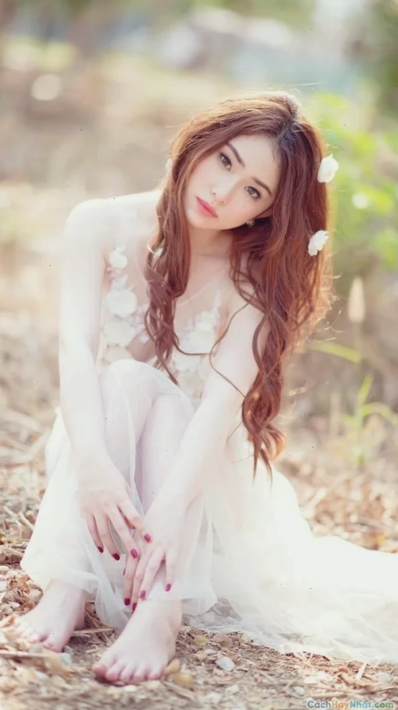 Em gái đeo kính làm hình nền girl xinh 4k cho iphone