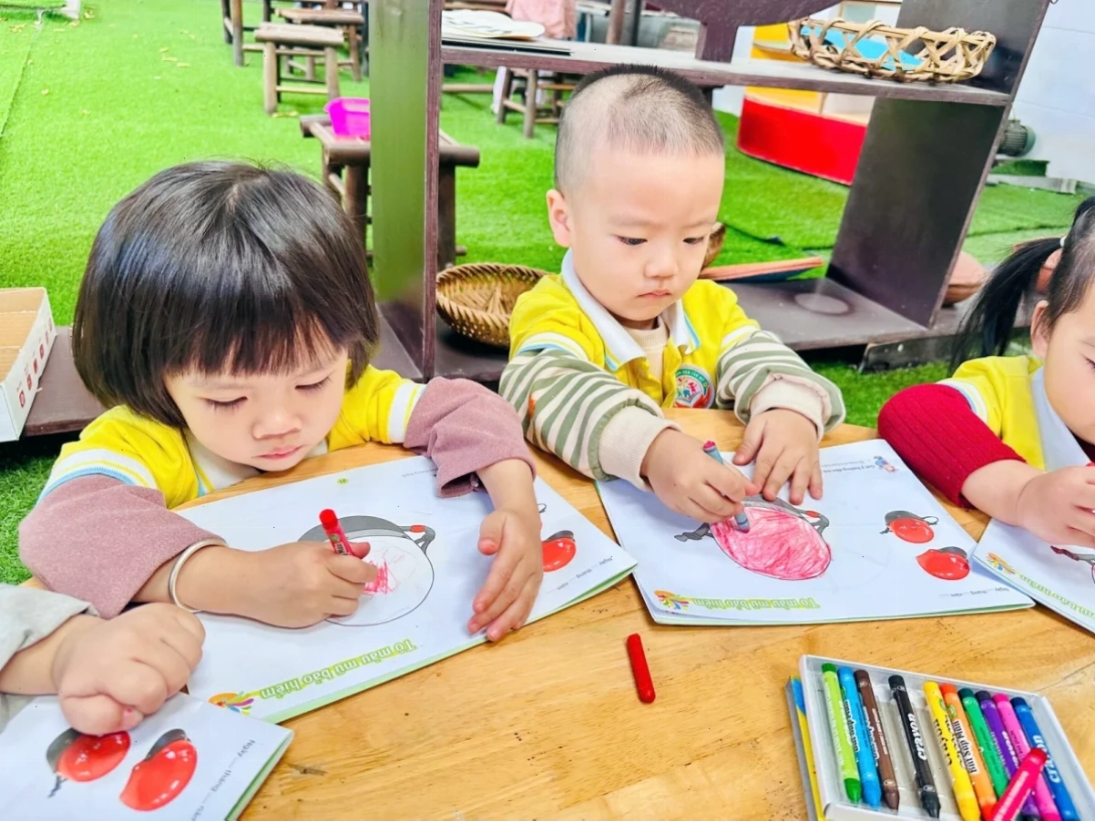 giáo án tô màu mũ bảo hiểm tương lai
