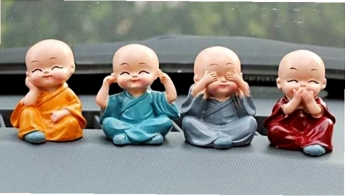 hình nền chú tiểu dễ thương ngồi thiền
