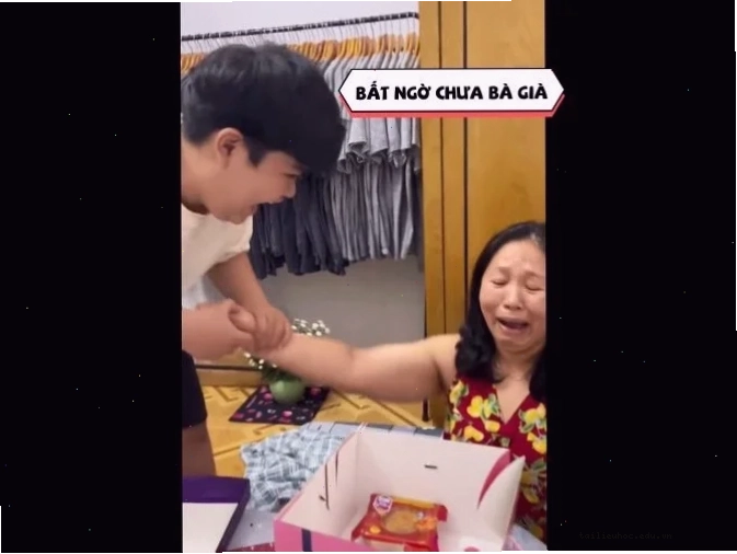 meme bất ngờ chưa bà già và gen Z