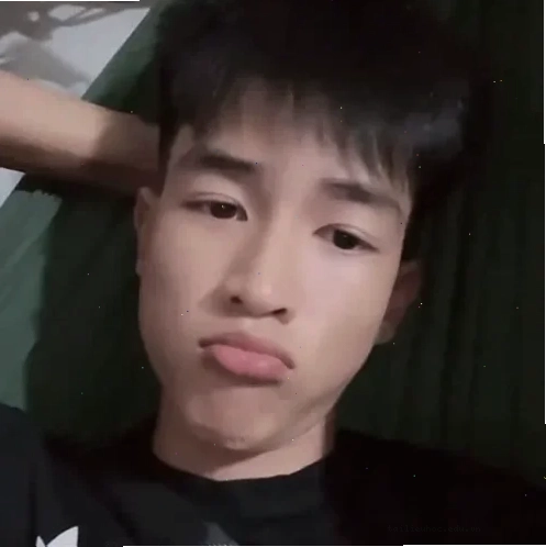 Dỗi yêu meme bĩu môi dỗi