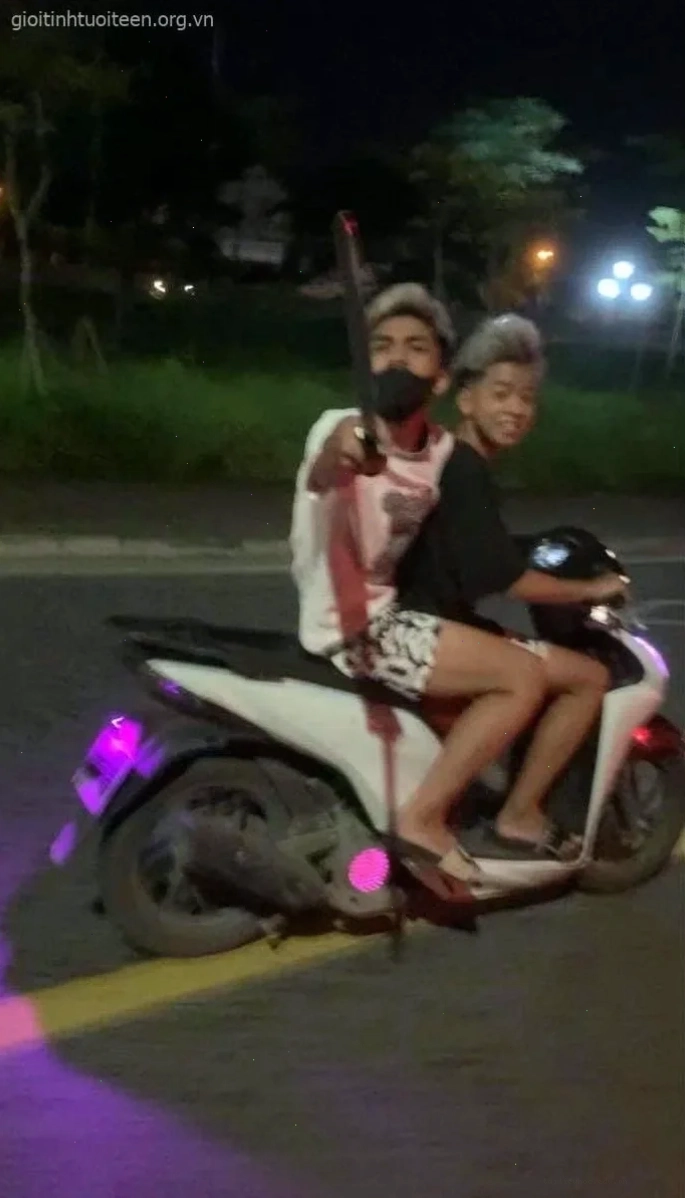 Buồn bã meme cầm phóng lợn buồn bã