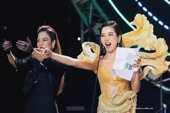 Tương lai rực rỡ meme lệ quyên