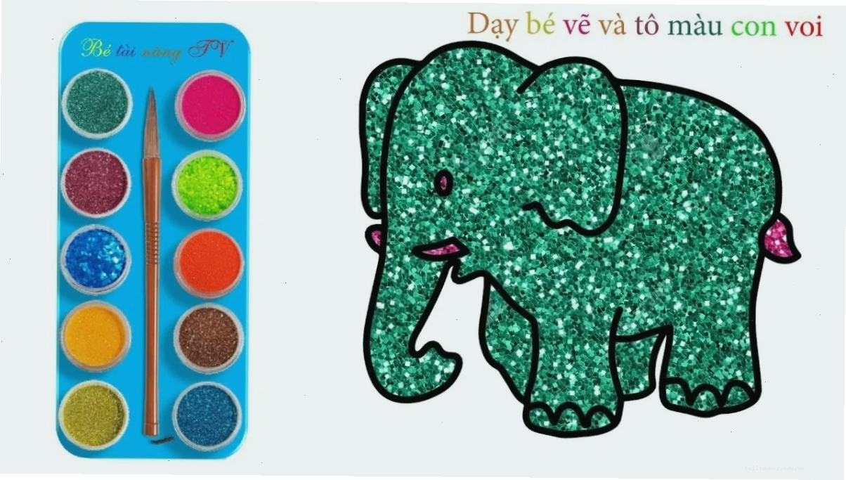 Voi phun nước Voi đang phun nước từ vòi